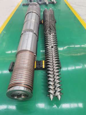 शंकुधारी टैंडम स्क्रू सिस्टम के लिए स्क्रू कठोरता HRC 58-62 और नाइट्राइडिंग कठोरता 950-1050HV